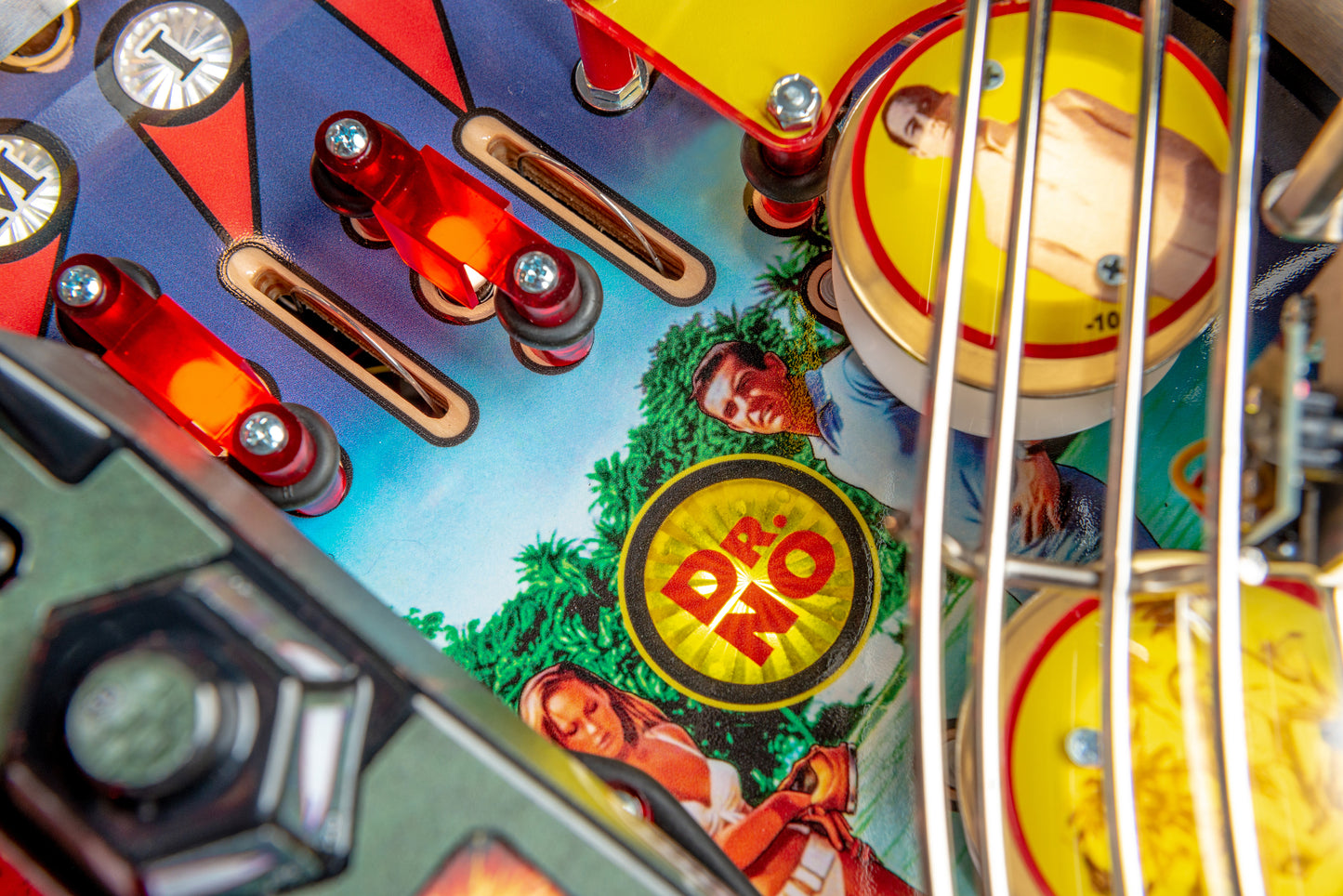 JAMES BOND 007 PREMIUM Edition Flipper - STERN Pinball