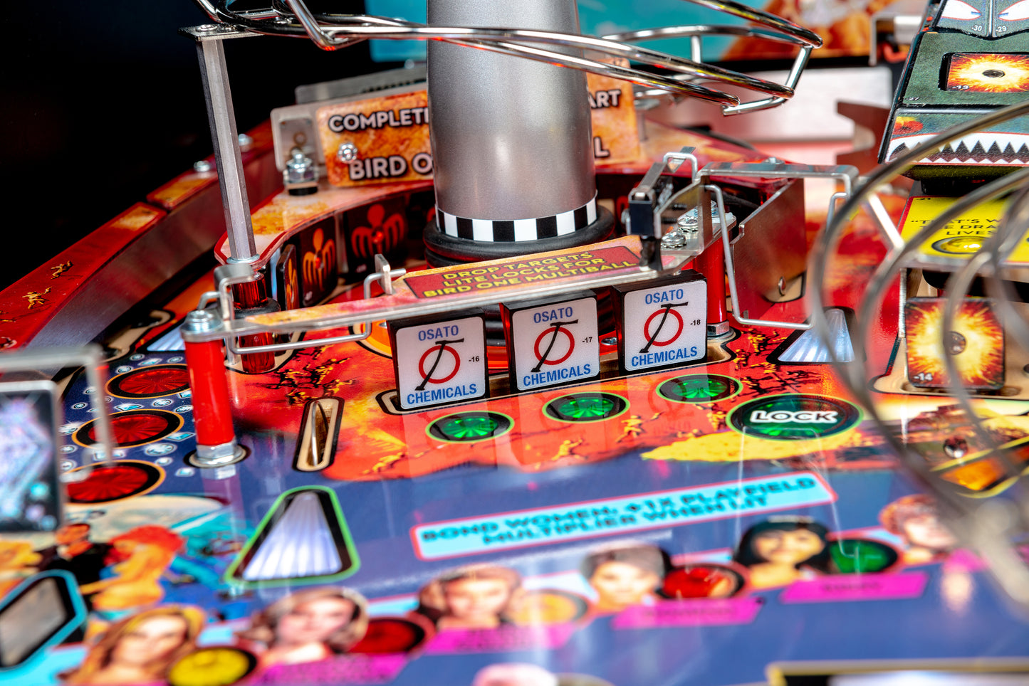 JAMES BOND 007 PREMIUM Edition Flipper - STERN Pinball