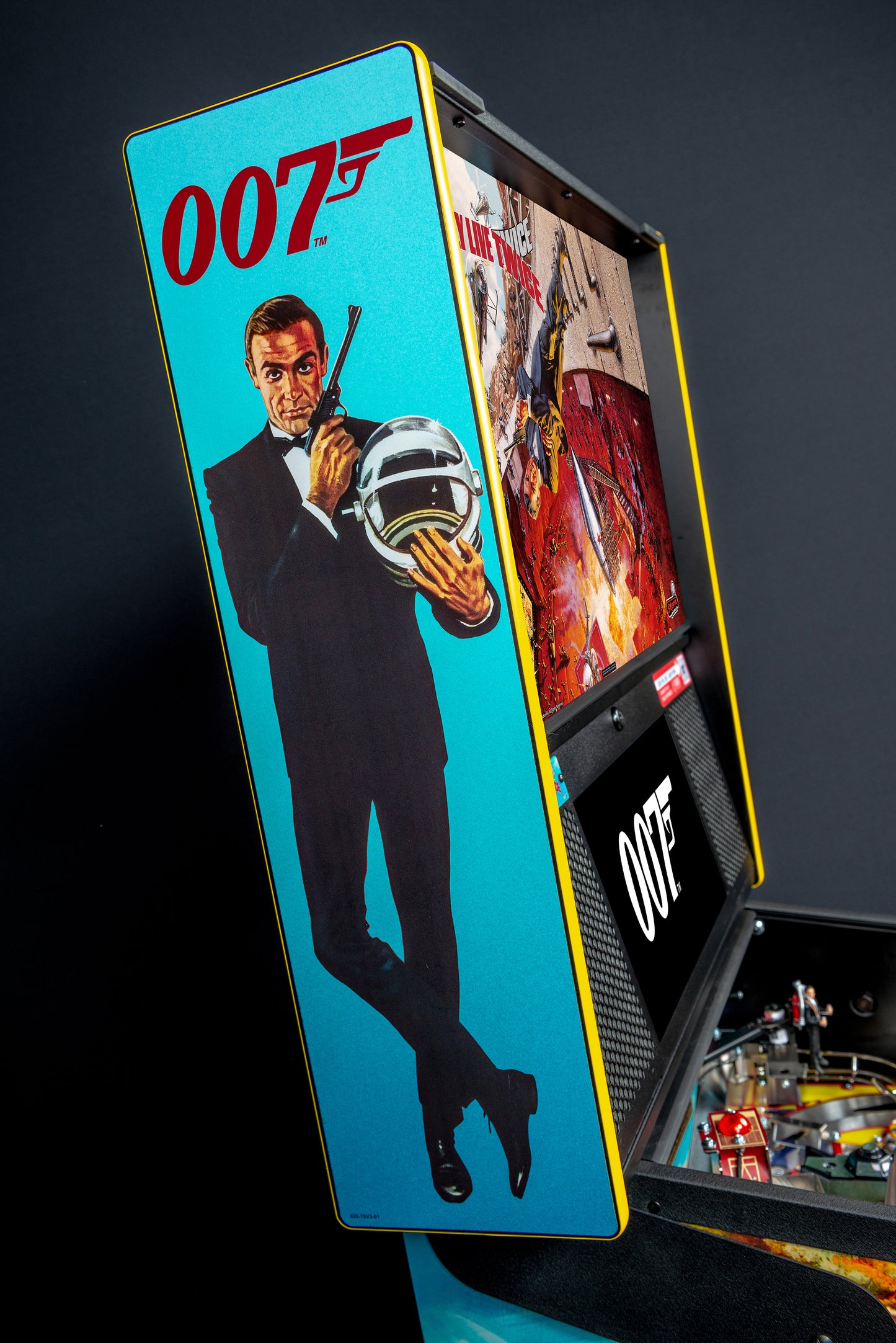 JAMES BOND 007 PREMIUM Edition Flipper - STERN Pinball